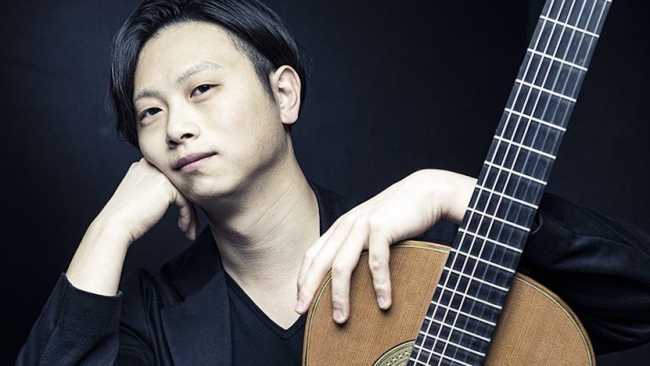 Il chitarrista Io Yamada