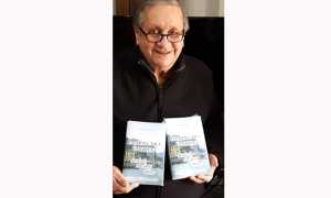 Piero Guazzoni con il suo libro