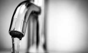 acqua rubinetto getto foto