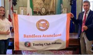 arona bandiera arancione