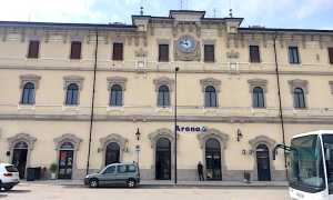 arona stazione facciata