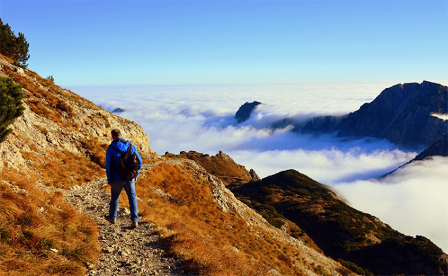 camminata solitaria montagna