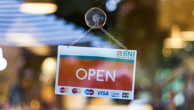 cartello open vetrina