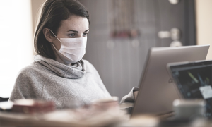 covid mascherina computer