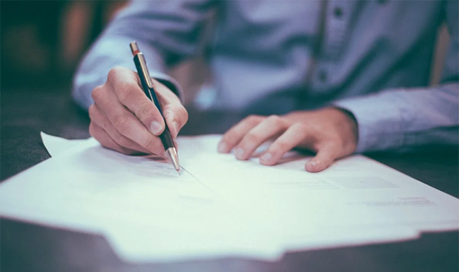 firma contratto mano 3