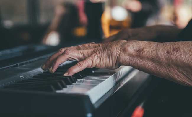 hands 1837104