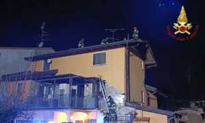 incendio comignago vvff