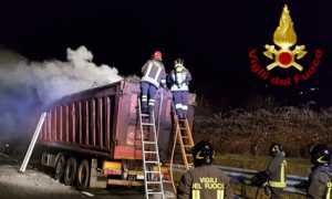 incendio rimorchio a26