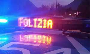 polizia scritta luminosa autostrada