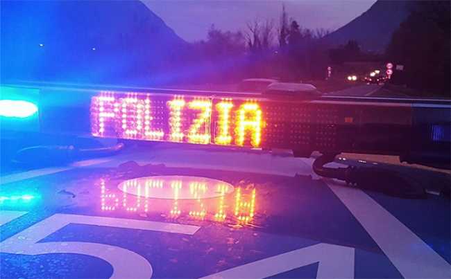 polizia scritta luminosa autostrada