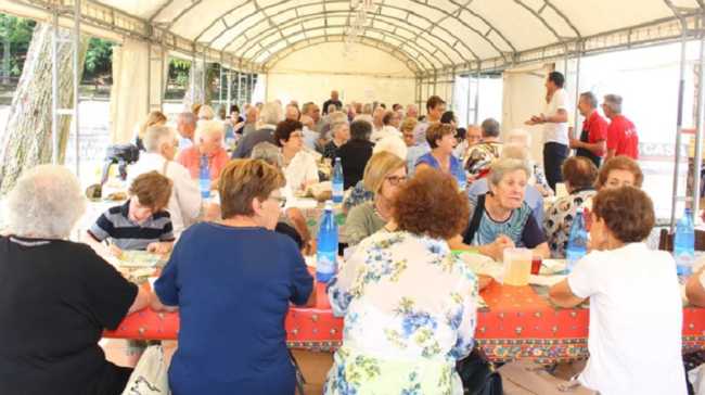 pranzo anziani paruzzaro