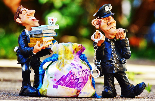 tassa evasore poliziotto