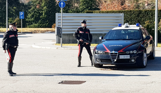 carabinieri posto blocco auto mitra paletta