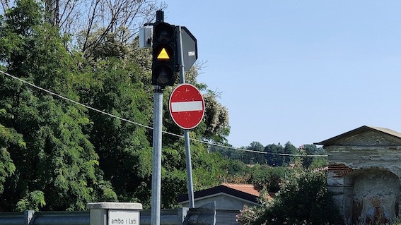 borgo ticino semaforo