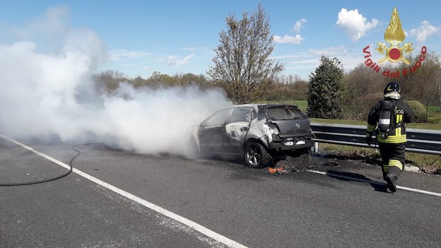 borgo ticino auto incendio