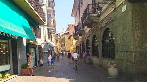 arona via centro pedonale