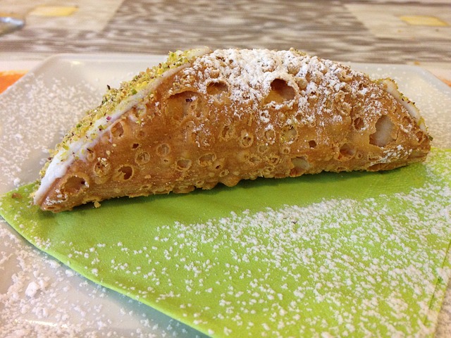 Dolci sicilia cannolo