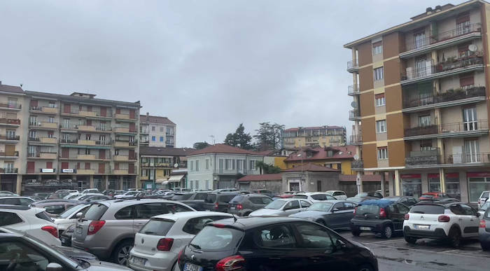 Oltre 30 auto rimosse a Ferragosto, Forza Italia: "Questa l'ospitalità di Verbania?"