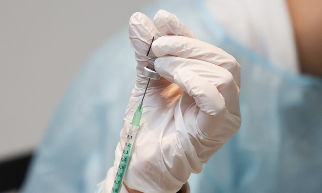 mano guamto covid siringa images articles vco ossola 2022 febbraio thumb medium650 0