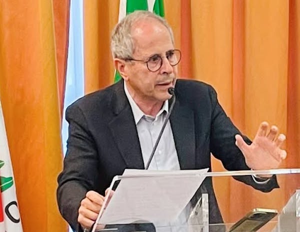 Andrea Crisanti a Domodossola: dalla lotta al Covid alla sfida globale alla malaria