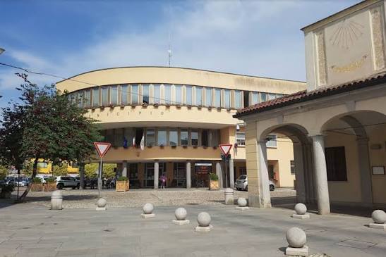 Bellinzago, lite in centro finisce a coltellate: arrestato un quarantenne